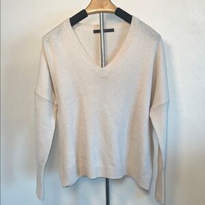 IÉNA V-Neck Wool Blend Sweater in Soft Cream